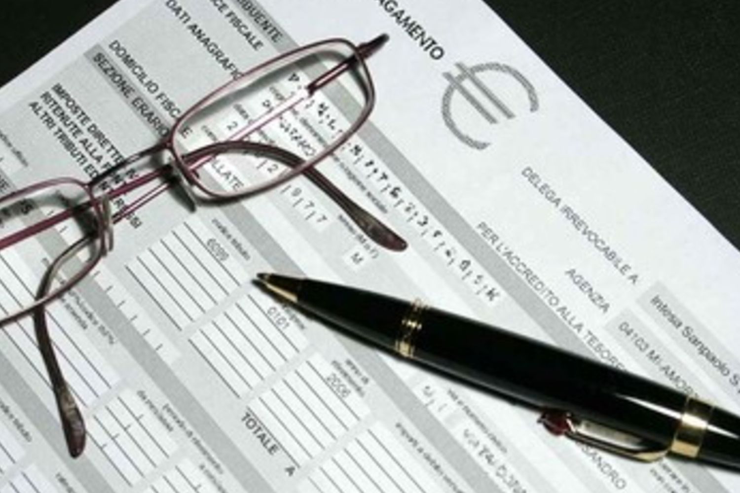 Tasse imposte modulo F24 Versamenti Iva (Imagoeconomica)