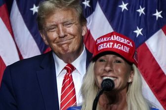 "Mi sta minacciando". Che cosa succede tra la deputata Green e Trump