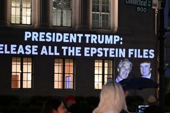 Trump fa dietrofront sui file Epstein: "Niente da nascondere". E spinge per la pubblicazione