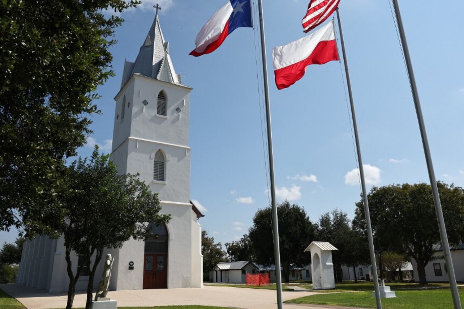Chattare con Gesù o sentire la voce dei defunti. Quando l'IA cambia la Chiesa