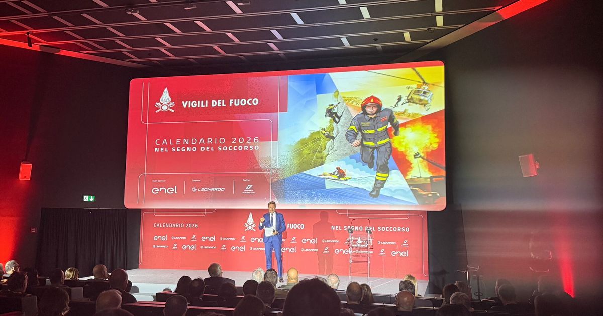 I quattro elementi e i fumetti: presentato il nuovo calendario dei Vigili del Fuoco