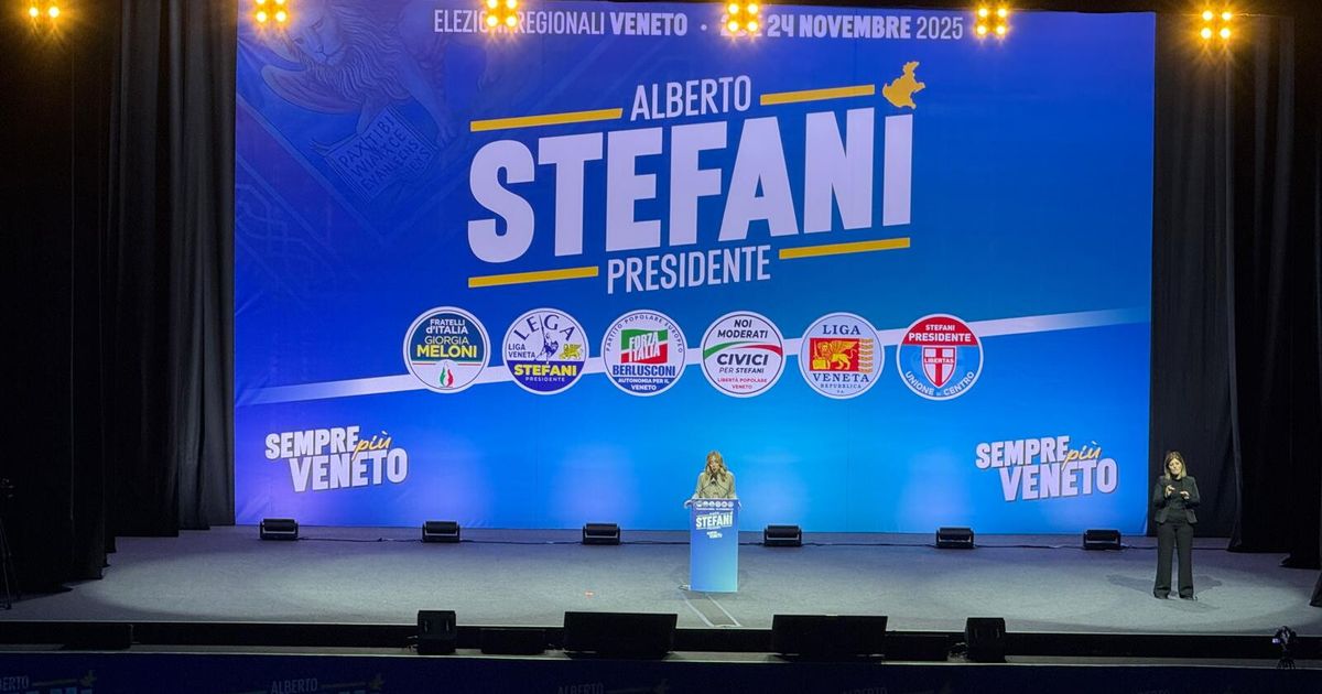 Meloni attacca la sinistra e Prodi: "Ha una cattedra nel voltare spalle a Italia"