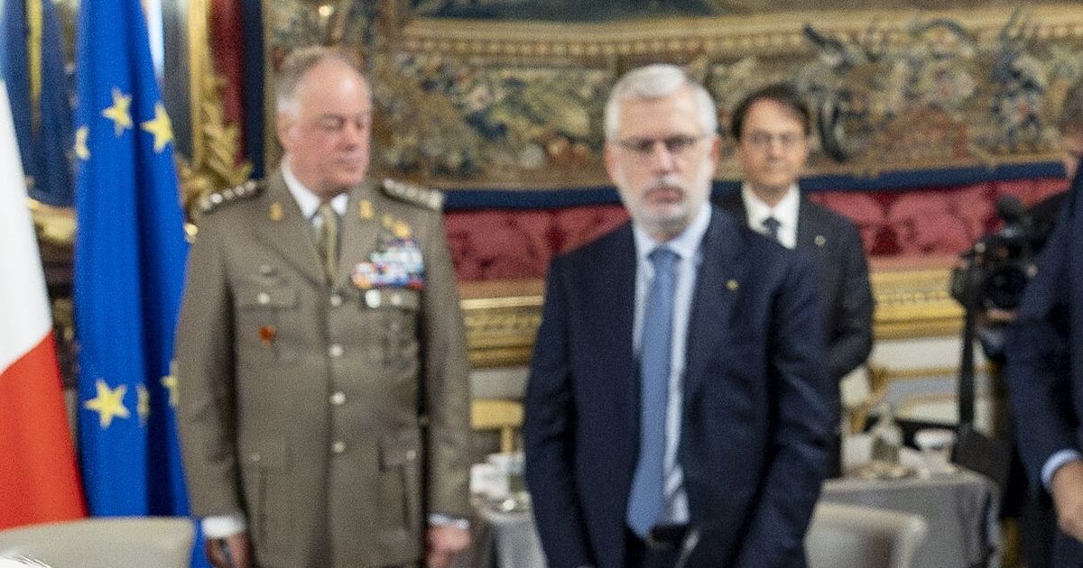 garofani usato per colpire mattarella