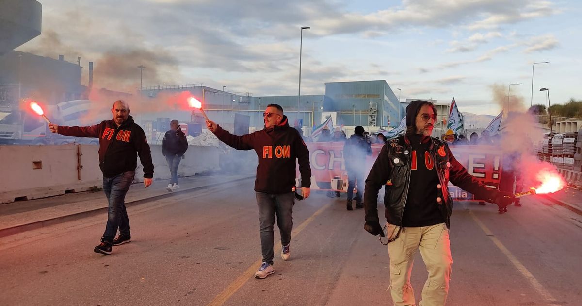 Ex Ilva, Genova si mobilita. Corteo e occupazione in fabbrica