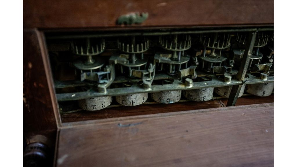 Va all'asta la calcolatrice di Pascal. Scienziati e ricercatori in rivolta