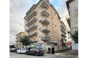 Uccide la sorella e mostra il cadavere alla madre in videochiamata