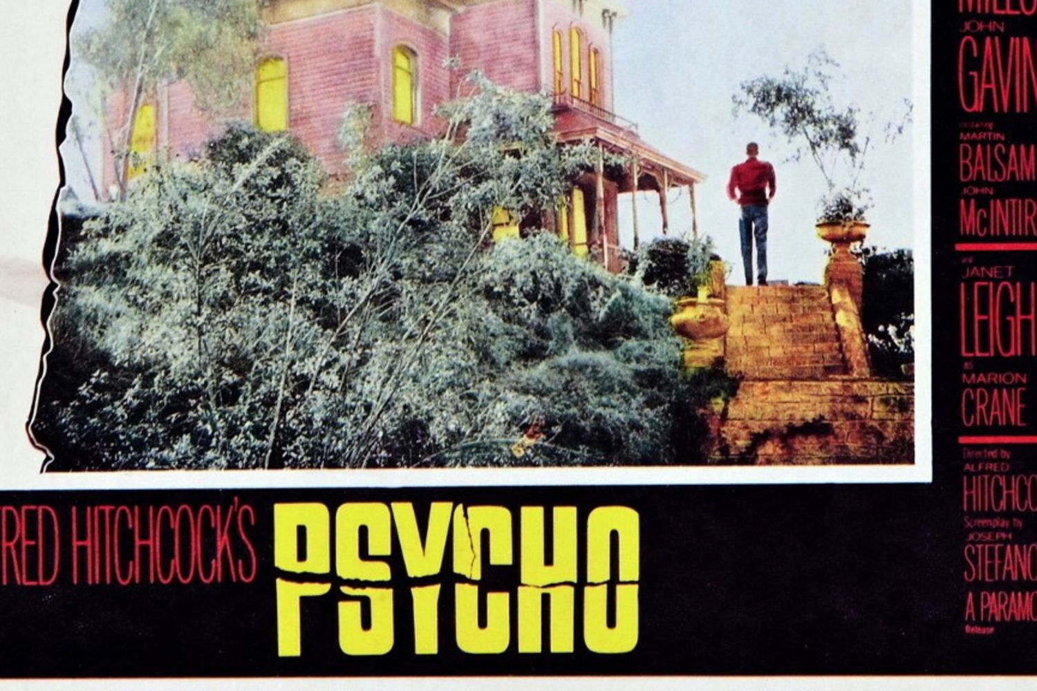 Truffa ‘alla Psycho’: si traveste da madre morta per incassarne la pensione