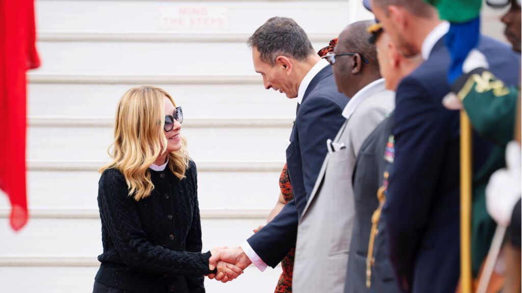 Il Presidente del Consiglio, Giorgia Meloni, al suo arrivo in Sudafrica