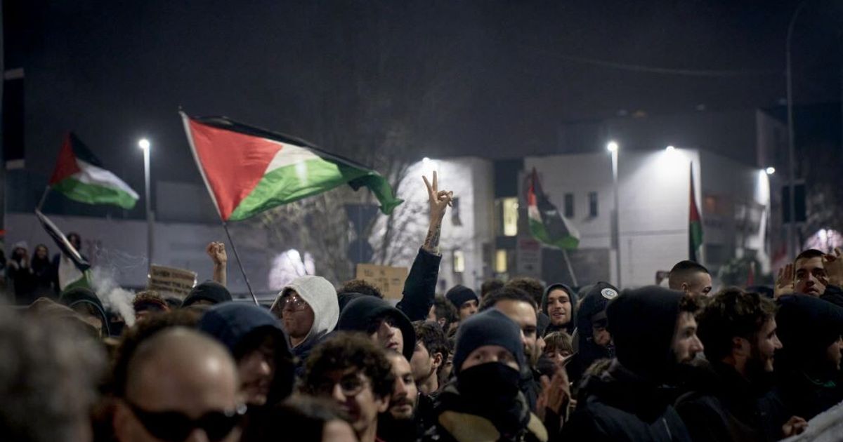 Scontri a Bologna per la partita Virtus Maccabi, ProPal respinti dalla polizia