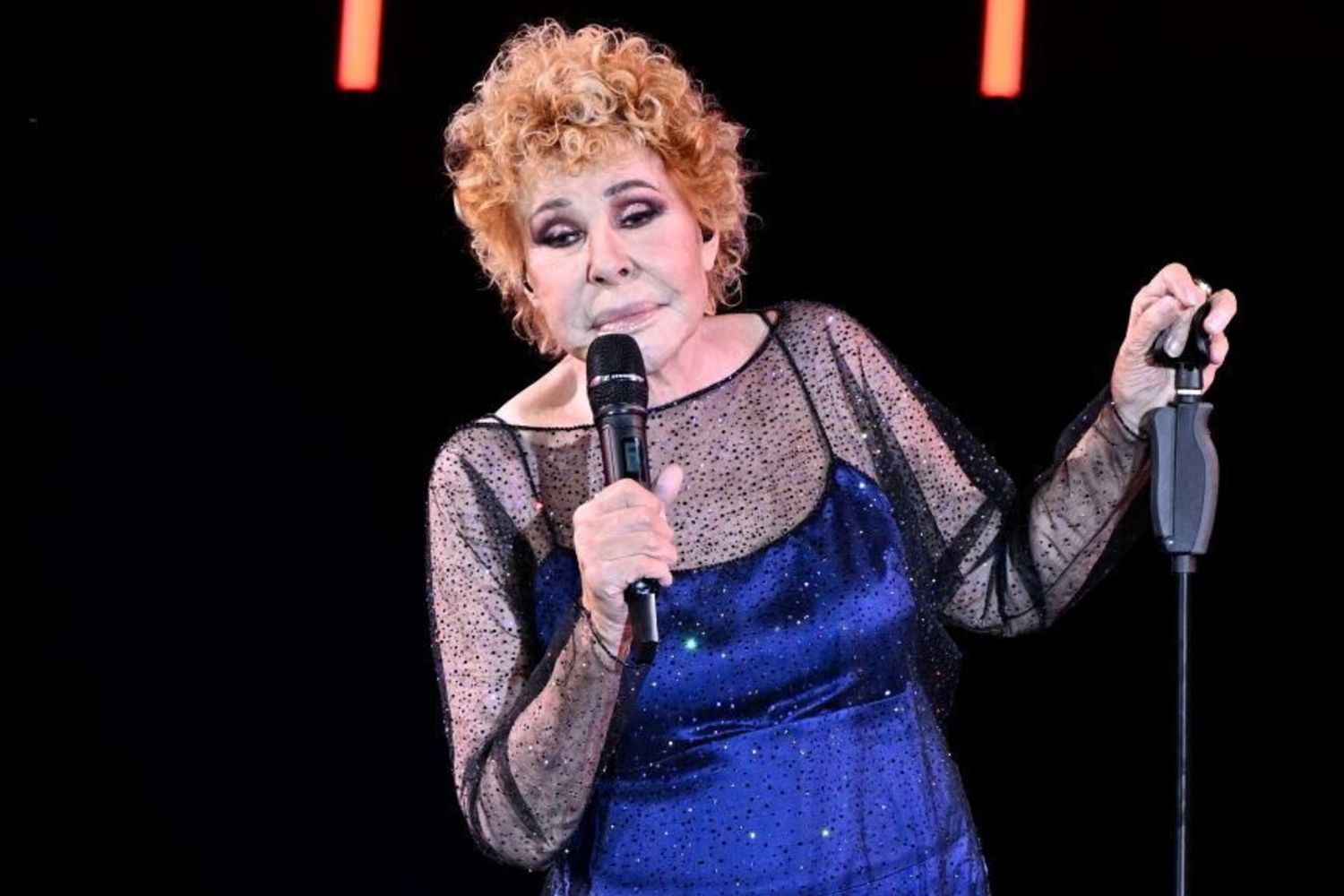 Il tifo per il Milan e la conversione all'Inter dopo l'incontro con Bonny, anche il calcio piange la regina della musica