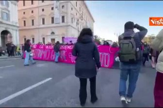 "Giulietta non temere", il canto transfemminista delle attiviste al corteo di Roma