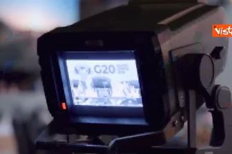 Meloni al G20, la calorosa stretta di mano con il premier indiano Modi a Johannesburg