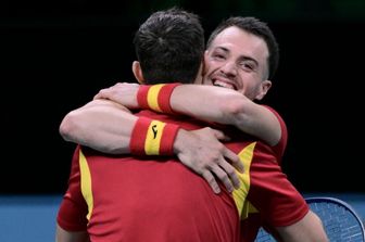 Gli spagnoli del doppio festeggiano la conquista della finale di Coppa Davis
