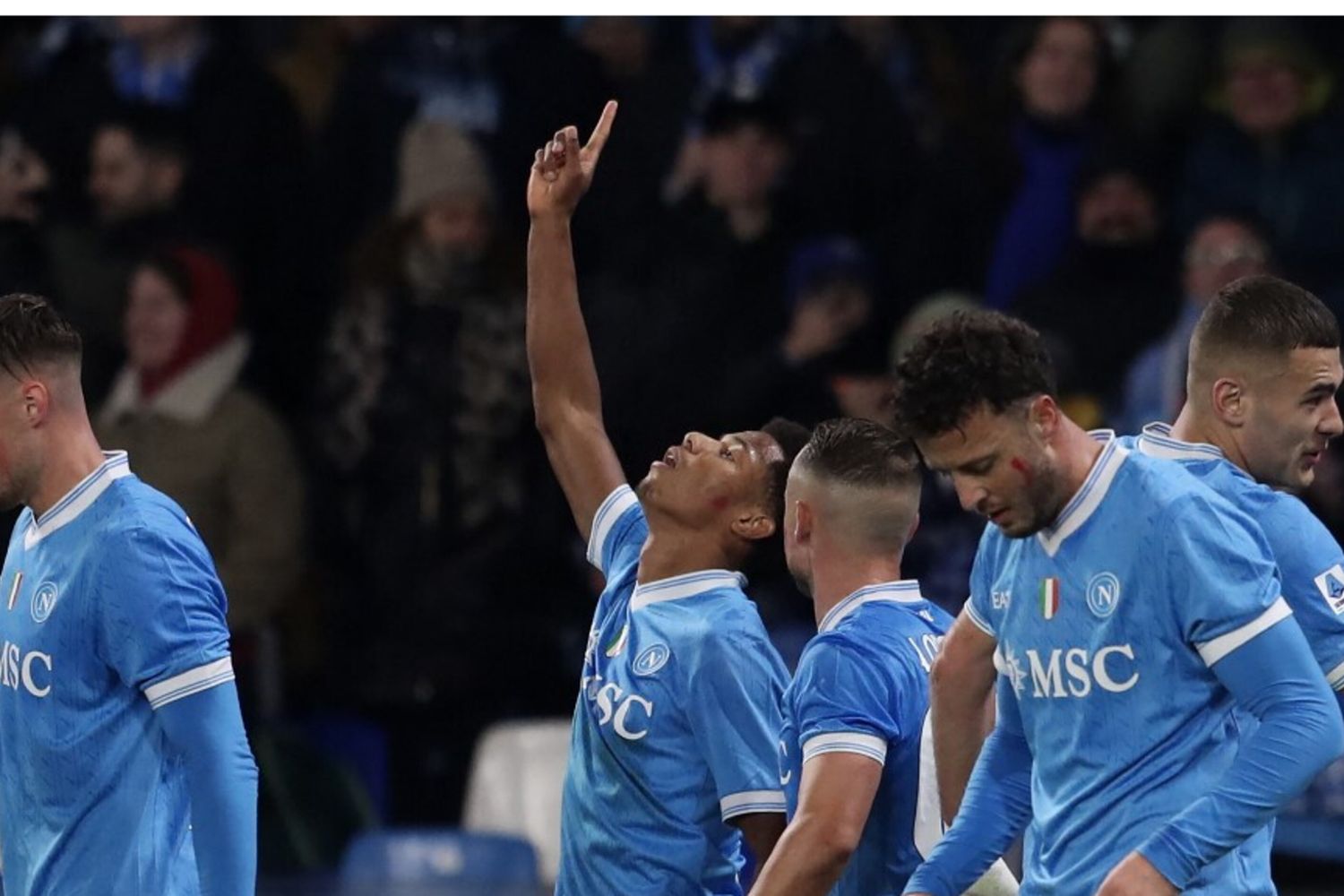 Neres festeggia la sua doppietta