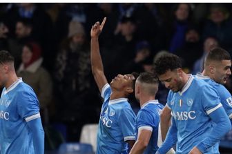 Neres festeggia la sua doppietta