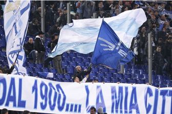 Uno striscione dei tifosi della Lazio