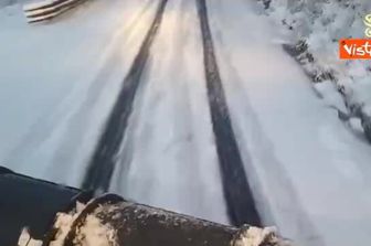 Mezzi di Anas a lavoro sulle strade calabresi per rimuovere neve e ghiaccio
