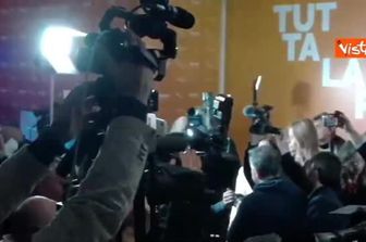 Applausi per Decaro al suo arrivo al comitato elettorale, è stato eletto Governatore della Puglia