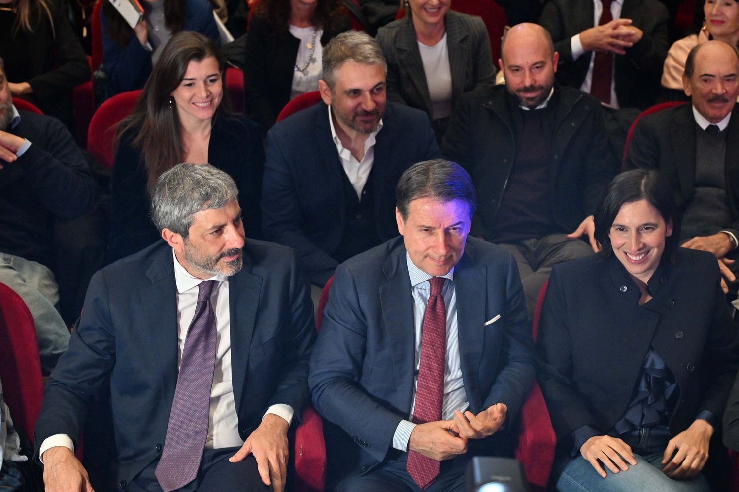 Il centrosinistra festeggia, ma si apre la sfida per la leadership
