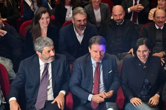 Il centrosinistra festeggia, ma si apre la sfida per la leadership