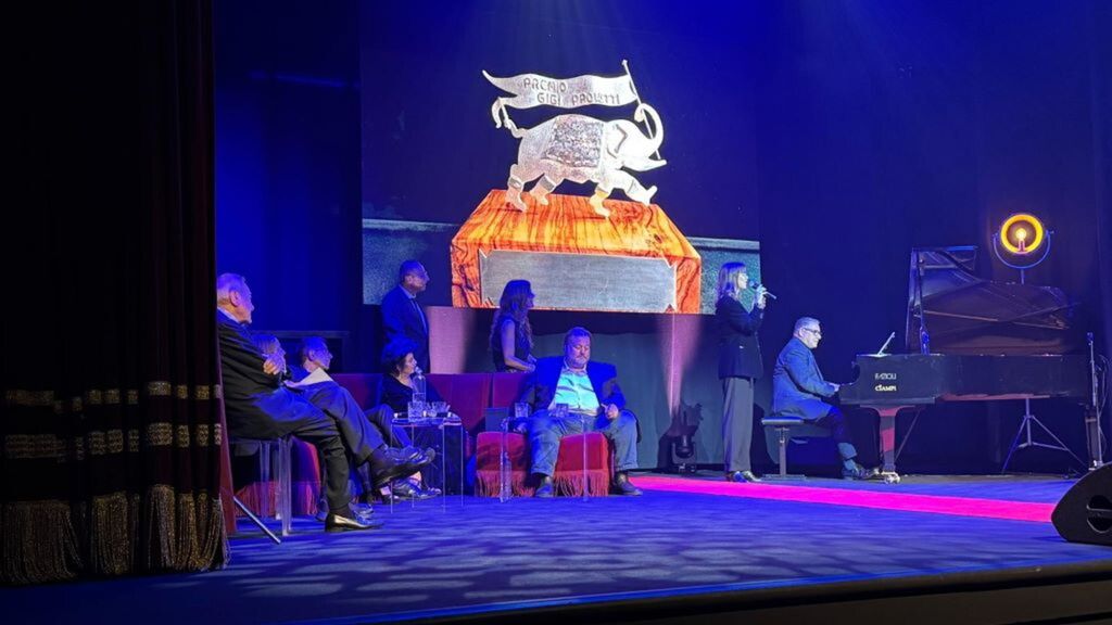 Paola Cortellesi canta "Nun je da' retta Roma"