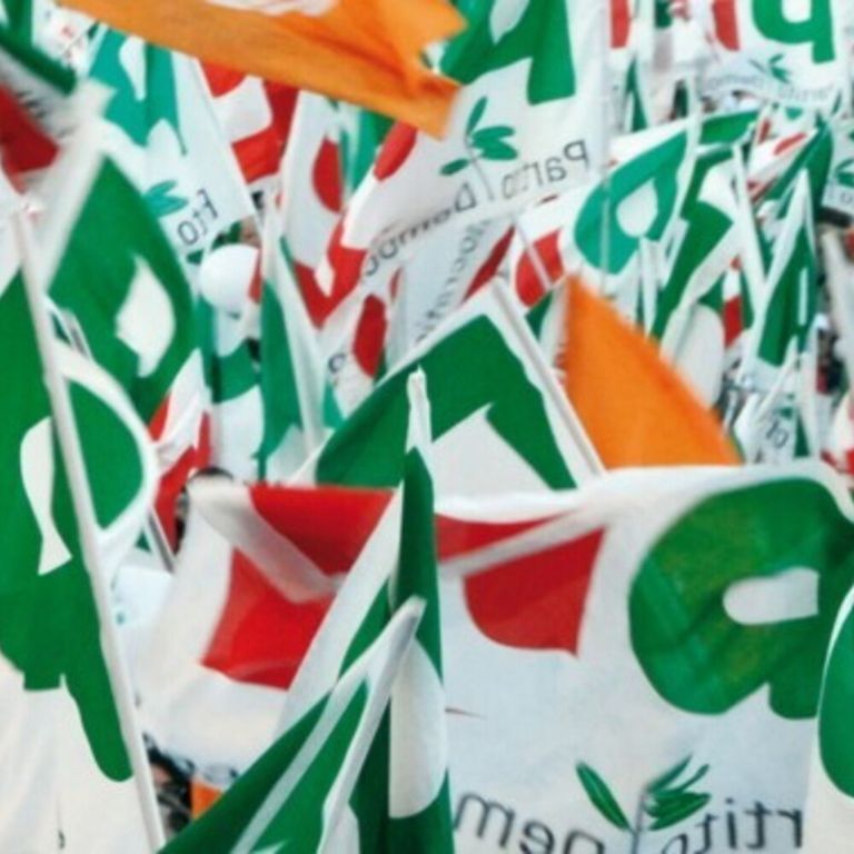 Pd partito democratico bandiere (Foto dal blog di Matteo Renzi)