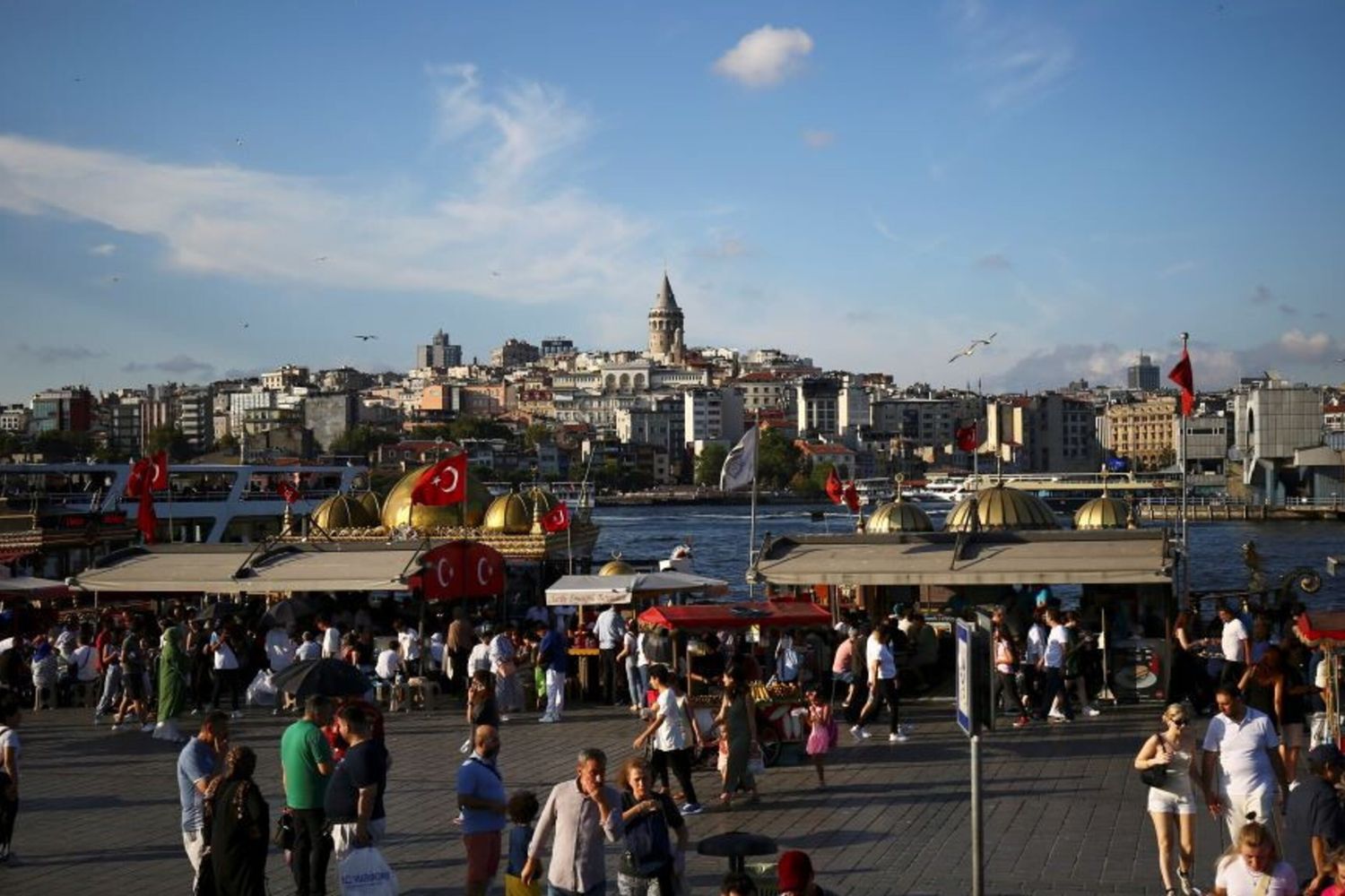 Famiglia sterminata in un hotel di Istanbul, l'autopsia: "Fatale un disinfettante per pulire la camera"