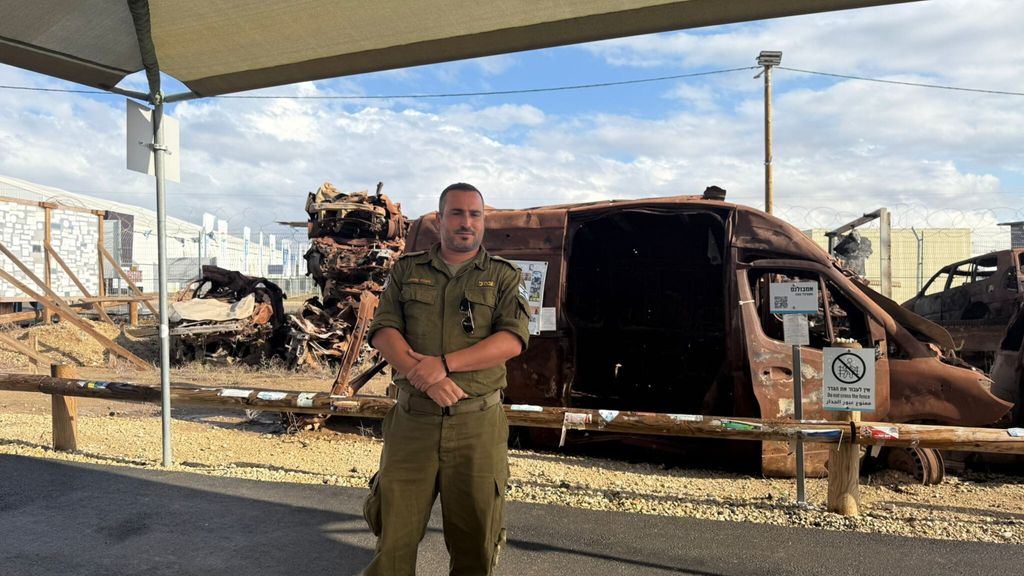 Il "cimitero delle auto" di Israele: un muro di veicoli per ricordare il 7 ottobre