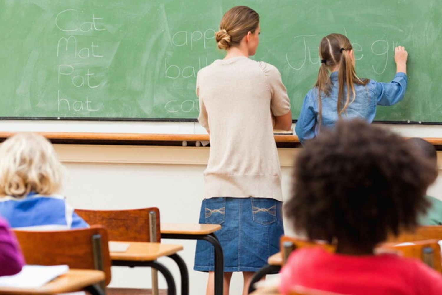 Scuola-libri-studio-insegnanti-alunni-studenti