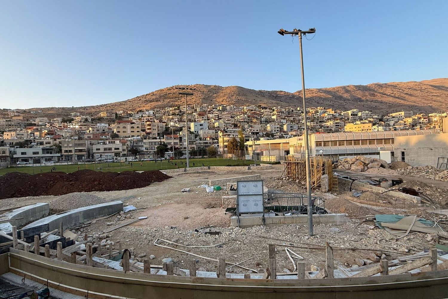 Tra lutto e ricostruzione, viaggio a Majdal Shams dopo il razzo di Hezbollah e la strage di bambini drusi