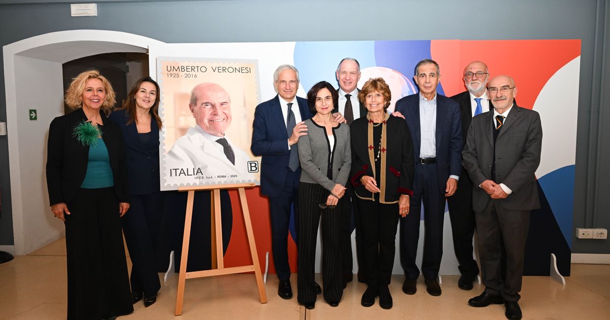 Il Mimit ricorda Umberto Veronesi con un francobollo