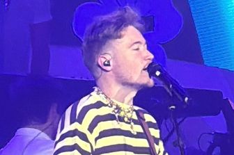 Alfa conquista Roma e chiude il tour. Sul palco anche Eddie Brock e Britti