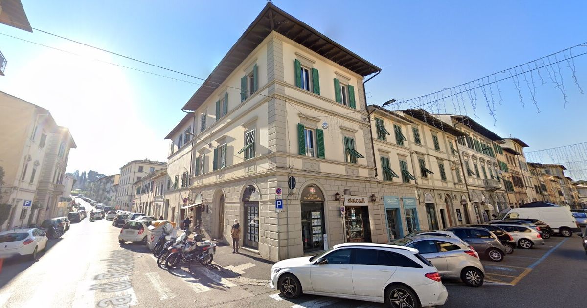 Marito e moglie uccisi in casa a Firenze