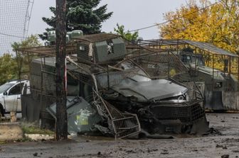 Mezzi ucraini danneggiati nel Donetsk