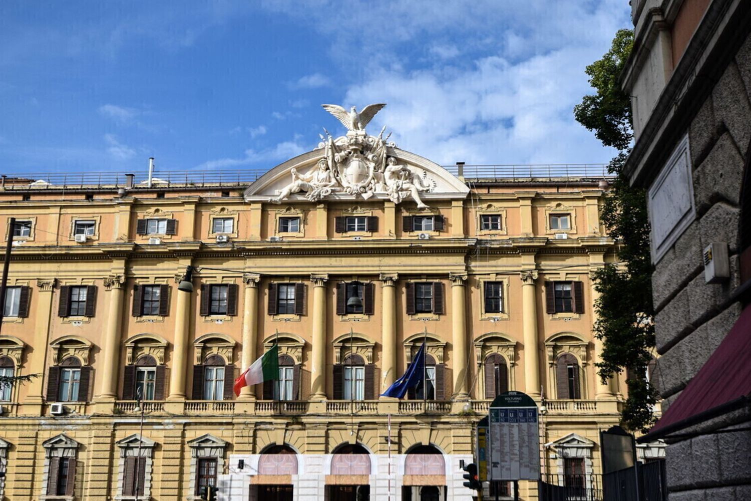 Manovra: verso l'intesa con le banche. La Bce valuta sulle riserve auree