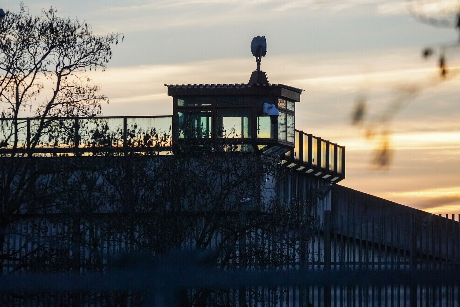 Carceri, La Russa insiste: "Un mini-mini-indultino a Natale sarebbe una cosa bella"