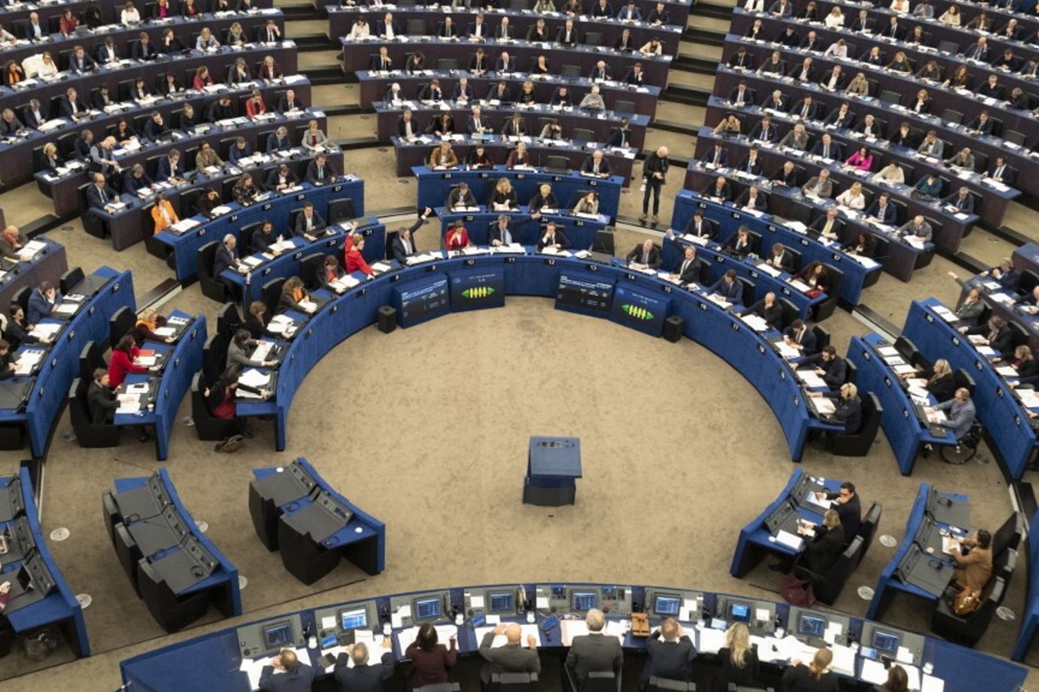 Accordo Ue sullo stop graduale alle importazioni di gas russo. Vdl: "Giornata storica"