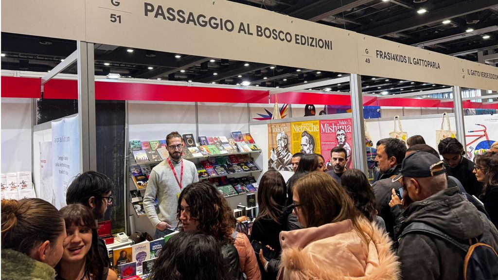 Lo stand di 'Passaggio al Bosco' a 'Più libri più liberi'