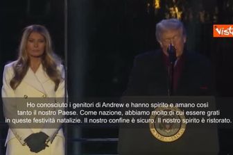 Trump accende l'albero di Natale a Washington: Stiamo lavorando per la pace