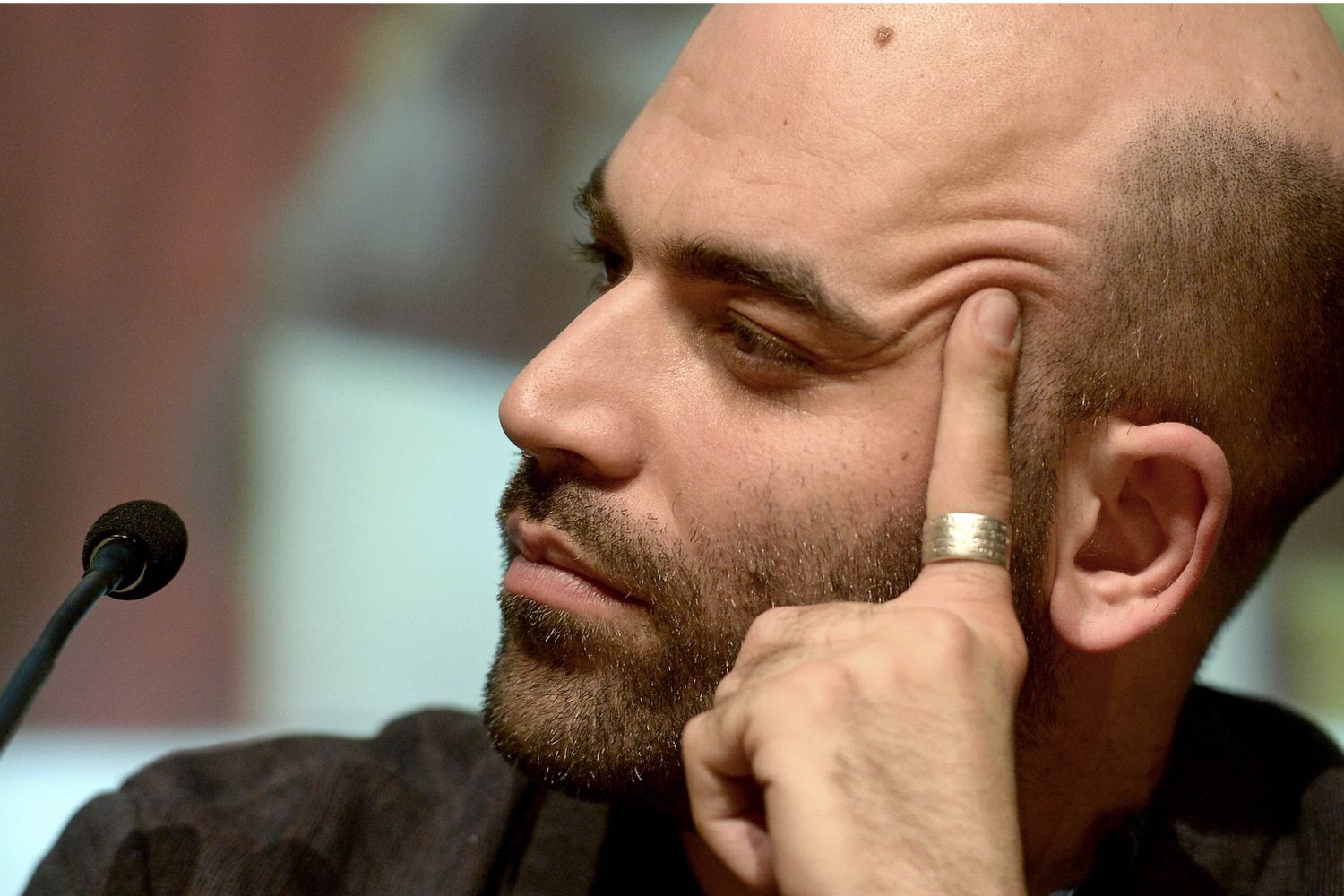 Saviano: "Ho sbagliato a espormi. E ora ne pago le conseguenze psichiche"