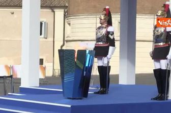 Milano Cortina 2026, il braciere olimpico acceso nella piazza del Quirinale