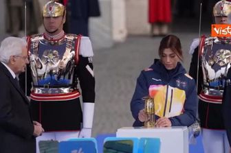 Milano-Cortina, Mattarella accende il braciere Olimpico alla cerimonia al Quirinale