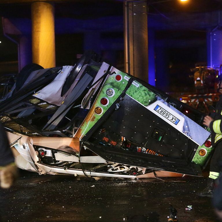 La strage del bus precipitato dal cavalcavia di Mestre: chiusa l'inchiesta per 7 indagati