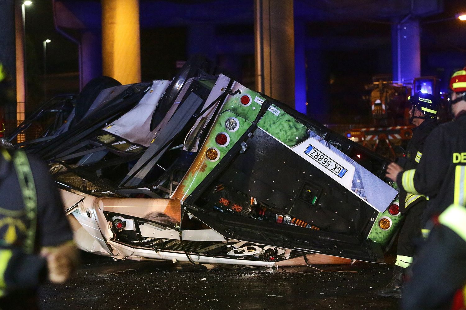 La strage del bus precipitato dal cavalcavia di Mestre: chiusa l'inchiesta per 7 indagati
