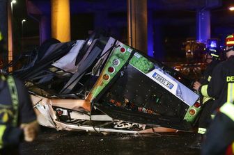 La strage del bus precipitato dal cavalcavia di Mestre: chiusa l'inchiesta per 7 indagati