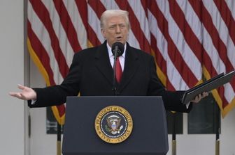 Trump 'scarica' l'Europa e il rilancia un patto con Mosca