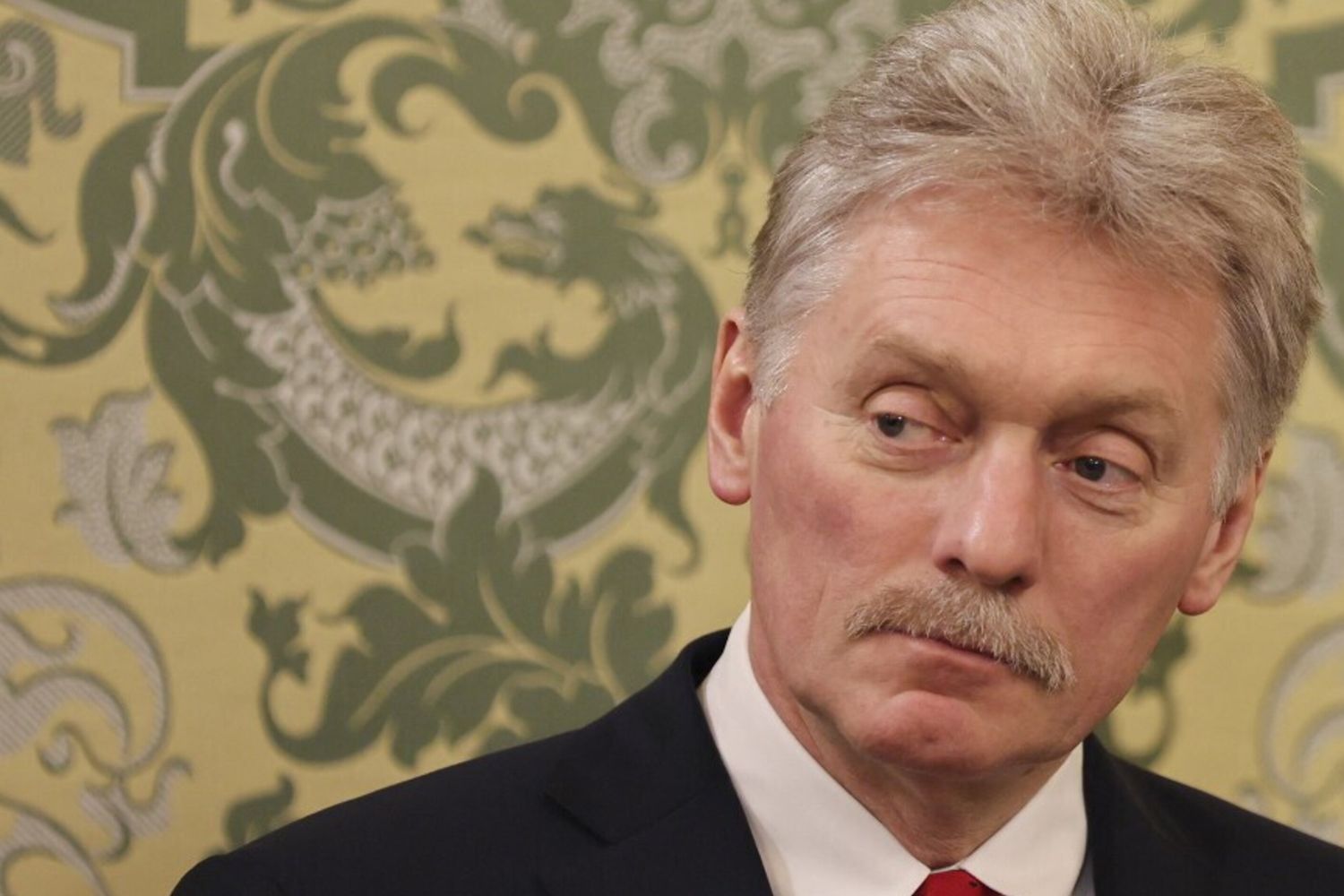 Pattinatore sul ghiaccio per festeggiare la moglie, il lato romantico del portavoce di Putin