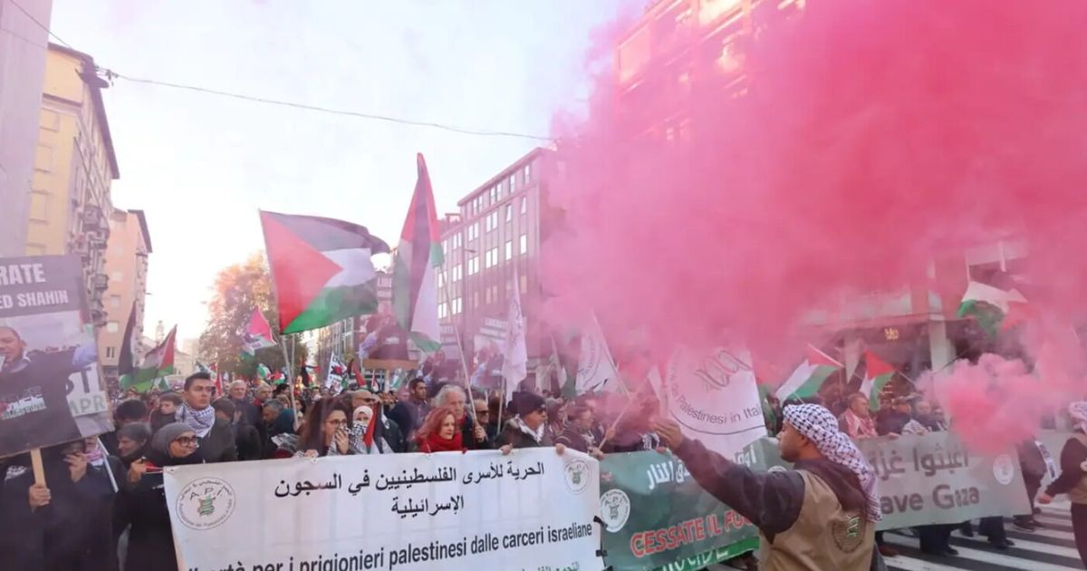 Su il sipario alla Scala. Flashmob Propal all