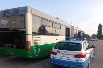 La polizia stradale e il bus