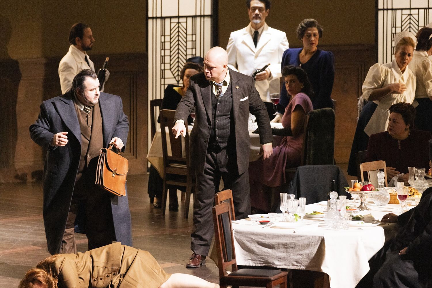 Si alza il sipario alla Scala. Polemiche per l'assenza del Governo, Fontana: "Ce ne faremo una ragione"